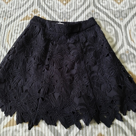 Black lace skirt - Picture 1 of 1